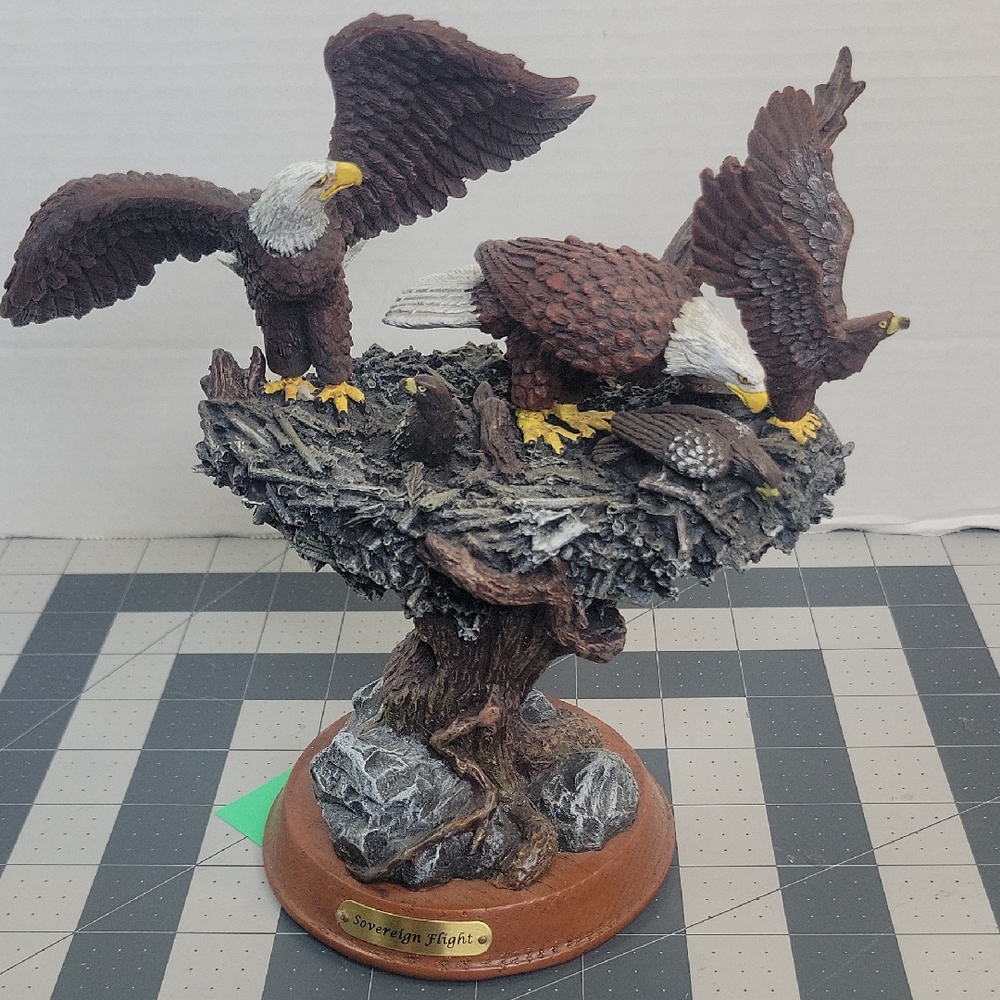 Bradford Exchange Sovereign Flight Bald Eagle Figurine Resin Sculpture with Box‎